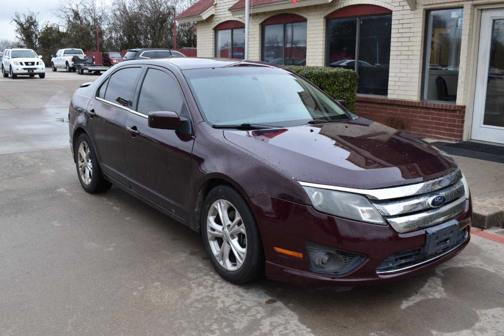 2012 Red /Gray Ford Fusion SE (3FAHP0HA0CR) with an 2.5L L4 DOHC 16V engine, 6 Speed AUTOMATIC transmission, located at 5925 E. BELKNAP ST., HALTOM CITY, TX, 76117, (817) 834-4222, 32.803799, -97.259003 - Photo#5